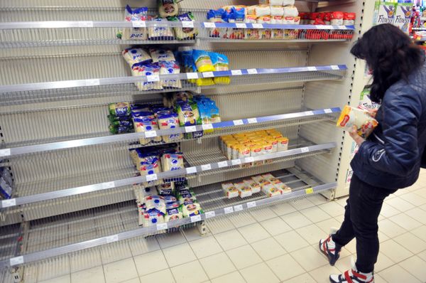 Ажиотаж в продуктовых магазинах Львова