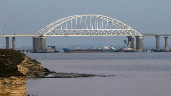Три корабля ВМС Украины пересекли российскую границу
