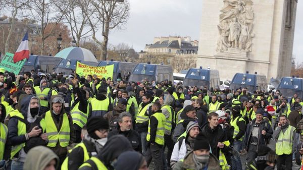Акция протеста автомобилистов в Париже Акция протеста автомобилистов в Париже