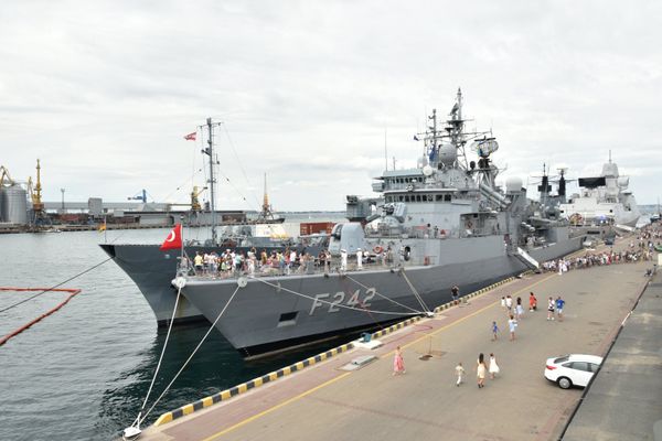 Группа кораблей четырех стран НАТО зашла в порт Одессы