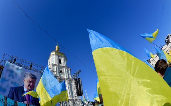 Киев Флаг Порошенко церковь Киев Флаг Порошенко церковь