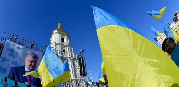 Киев Флаг Порошенко церковь Киев Флаг Порошенко церковь