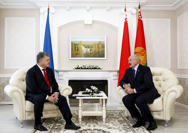 Президент Белоруссии А. Лукашенко провел встречу с президентом Украины П. Порошенко Президент Белоруссии А. Лукашенко провел встречу с президентом Украины П. Порошенко