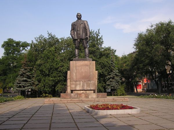 памятник Артёму донецк памятник Артёму донецк