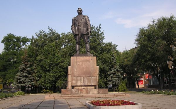 памятник Артёму донецк памятник Артёму донецк