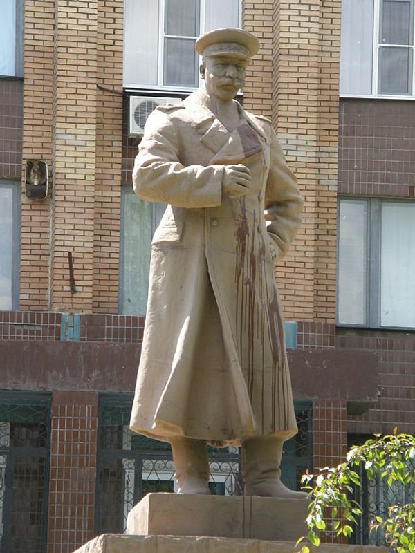 памятник маршалу Семену Будённому донецк памятник маршалу Семену Будённому донецк