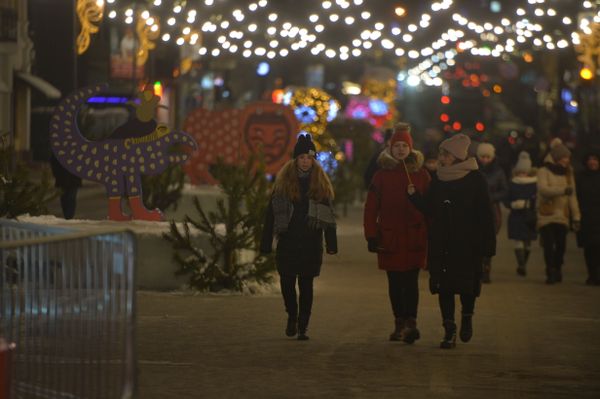 Киев предновогодний Новый год улица прохожий Киев предновогодний Новый год улица прохожий
