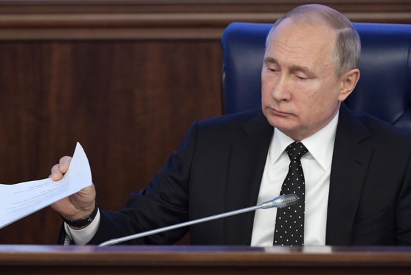Президент РФ В. Путин принял участие в расширенном заседании коллегии министерства обороны РФ Президент РФ В. Путин принял участие в расширенном заседании коллегии министерства обороны РФ