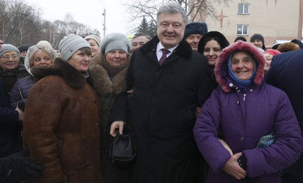 Порошенко пенсионеры жители сумка