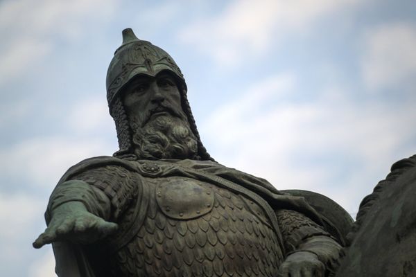 Памятник Юрию Долгорукому на Тверской площади в Москве