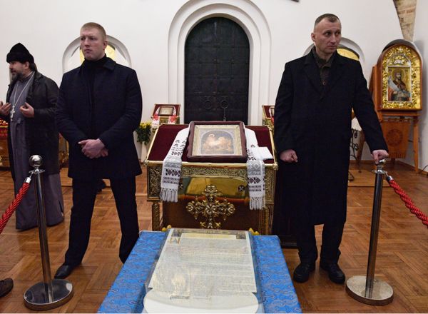Томос об автокефалии Украинской православной церкви привезли в Киев Томос об автокефалии Украинской православной церкви привезли в Киев