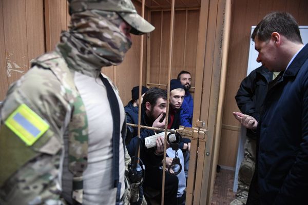 Рассмотрение ходатайства следствия о продлении срока ареста украинским морякам Рассмотрение ходатайства следствия о продлении срока ареста украинским морякам