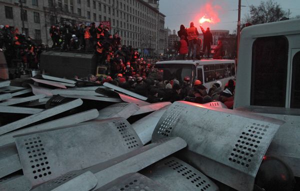 Противостояние между оппозицией и правоохранительными органами в Киеве Противостояние между оппозицией и правоохранительными органами в Киеве