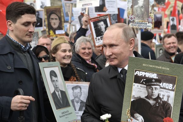 Президент РФ В. Путин принял участие в шествии Бессмертный полк