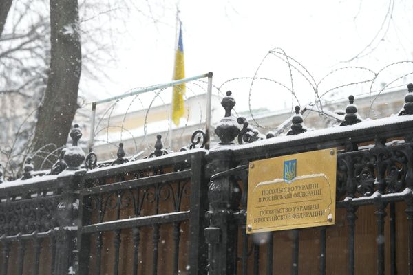 Табличка посольства Украины в Москве Табличка посольства Украины в Москве
