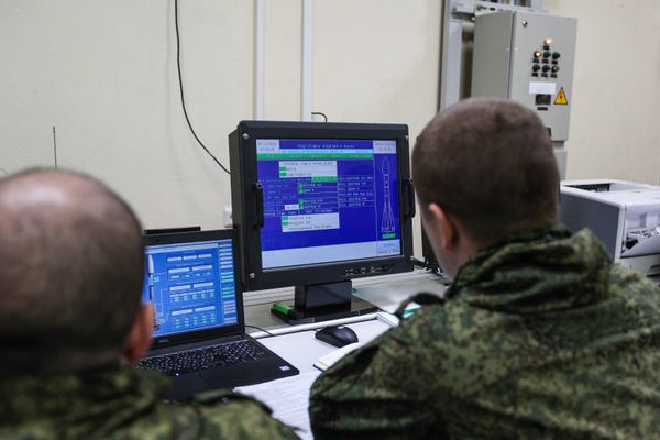 Запуск ракеты Союз-2 со спутником военного назначения с космодрома Плесецк Запуск ракеты Союз-2 со спутником военного назначения с космодрома Плесецк