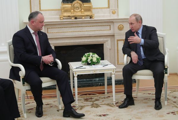 Президент РФ В. Путин встретился с президентом Молдавии И. Додоном