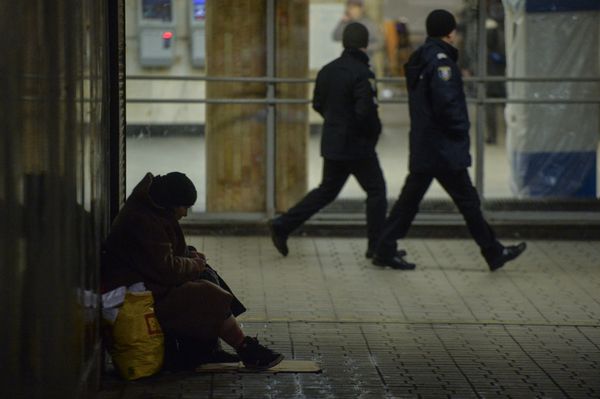 бедность нищета Киев нищий полиция бедность нищета Киев нищий полиция
