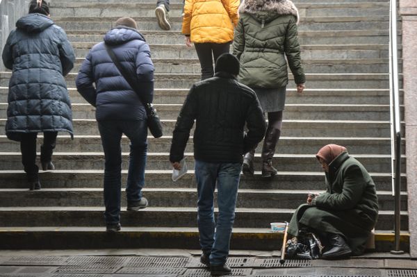 бедность нищета Киев нищий пожилая женщина люди
