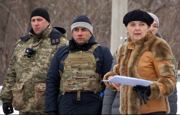 Руководитель рабочей группы по вопросам обмена военнопленных Ольга Кобцева во время обмена военнопленными между ЛНР и Украиной в Луганской области