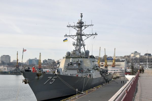 Ракетный эсминец  США «Дональд Кук» вошел в порт Одессы