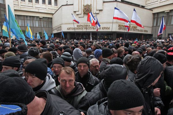 Митинги у здания Верховного совета Крыма Митинги у здания Верховного совета Крыма