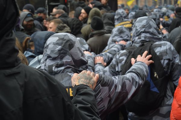 Партия «Нацкорпус» устроила митинг в Киеве националисты нацдружины