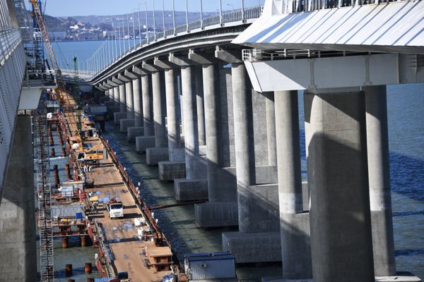 Строительство железнодорожной части Крымского моста Строительство железнодорожной части Крымского моста
