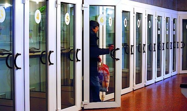 Таких телефонных будок уже не найдешь Таких телефонных будок уже не найдешь
