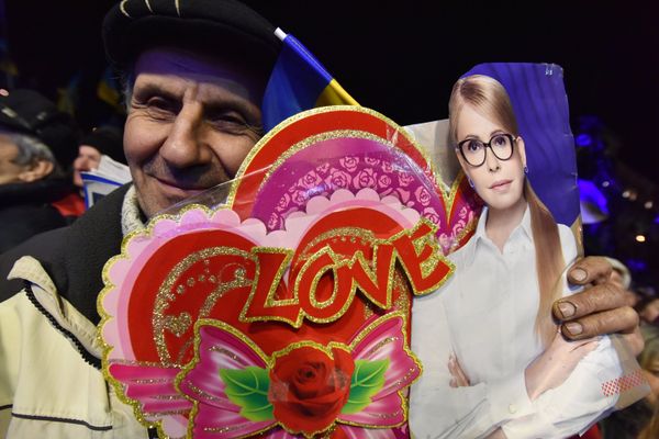 Встреча кандидата в президенты Украины Ю. Тимошенко с избирателями во Львове Встреча кандидата в президенты Украины Ю. Тимошенко с избирателями во Львове