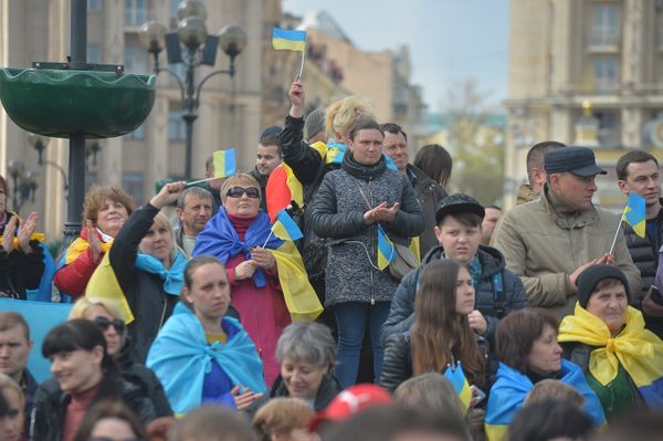 Киев жители Митинг Порошенко в Киеве 19.04 Киев жители Митинг Порошенко в Киеве 19.04