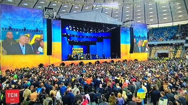 Дебаты Петра Порошенко и Владимира Зеленского на НСК Олимпийский в Киеве Дебаты Петра Порошенко и Владимира Зеленского на НСК Олимпийский в Киеве
