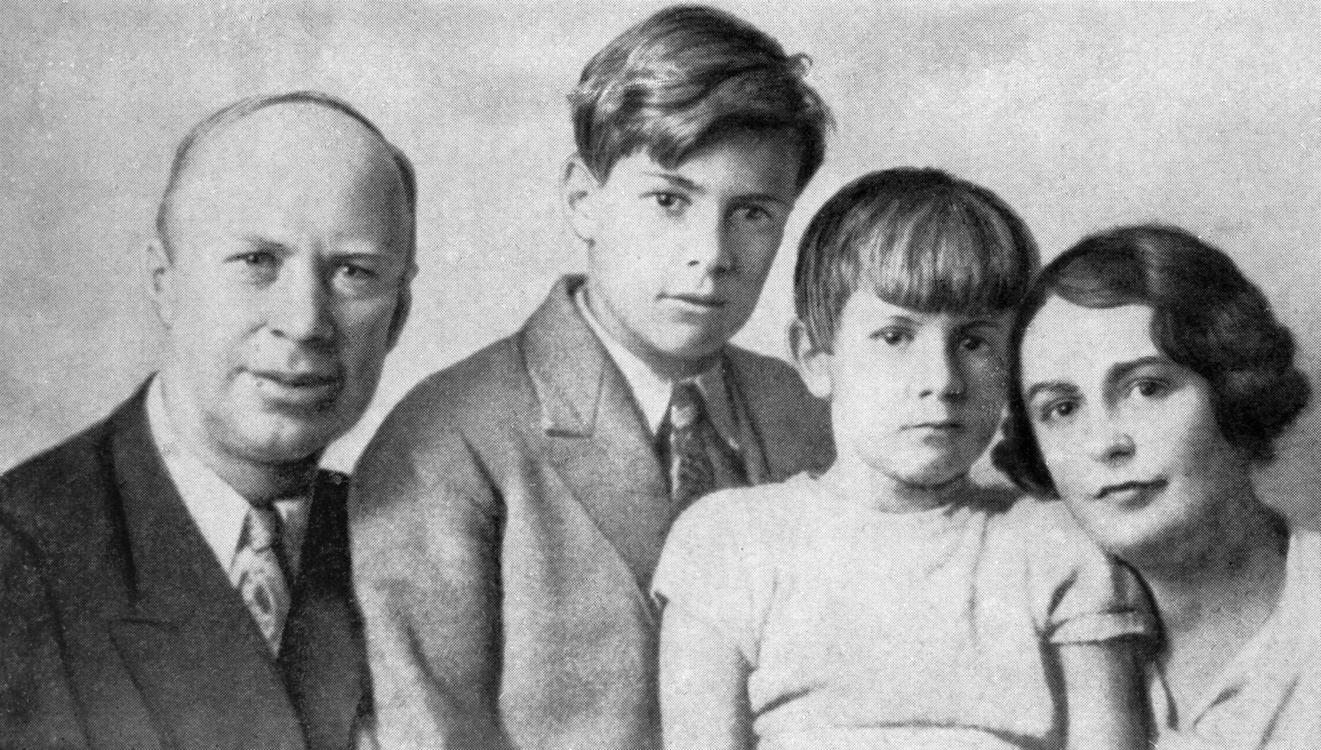 Композитор Сергей Прокофьев с женой Линой и сыновьями Олегом и Святославом - РИА Новости, 1920, 19.04.2023