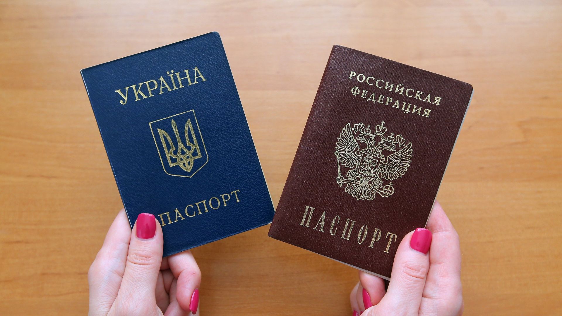 Паспорта гражданина Российской Федерации и гражданина Украины Паспорта гражданина Российской Федерации и гражданина Украины - РИА Новости, 1920, 05.07.2021