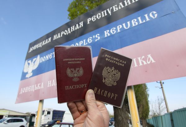 Граждане ЛНР и ДНР смогут получить паспорта РФ по упрощенной процедуре