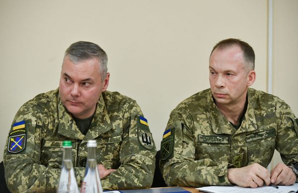 Наев и Сырский