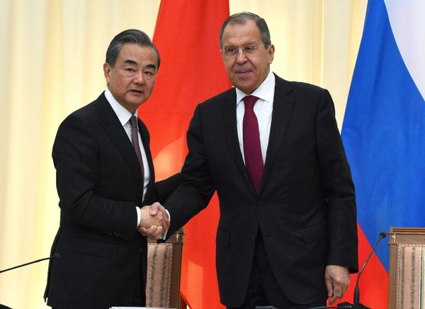 Встреча глав МИД РФ и Китая С. Лаврова и Ван И Встреча глав МИД РФ и Китая С. Лаврова и Ван И