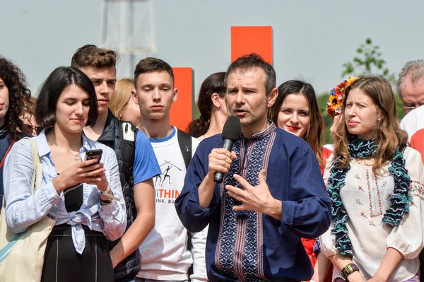 Вакарчук представил свою команду Вакарчук представил свою команду