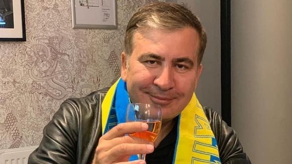 Саакашвили вино флаг украины