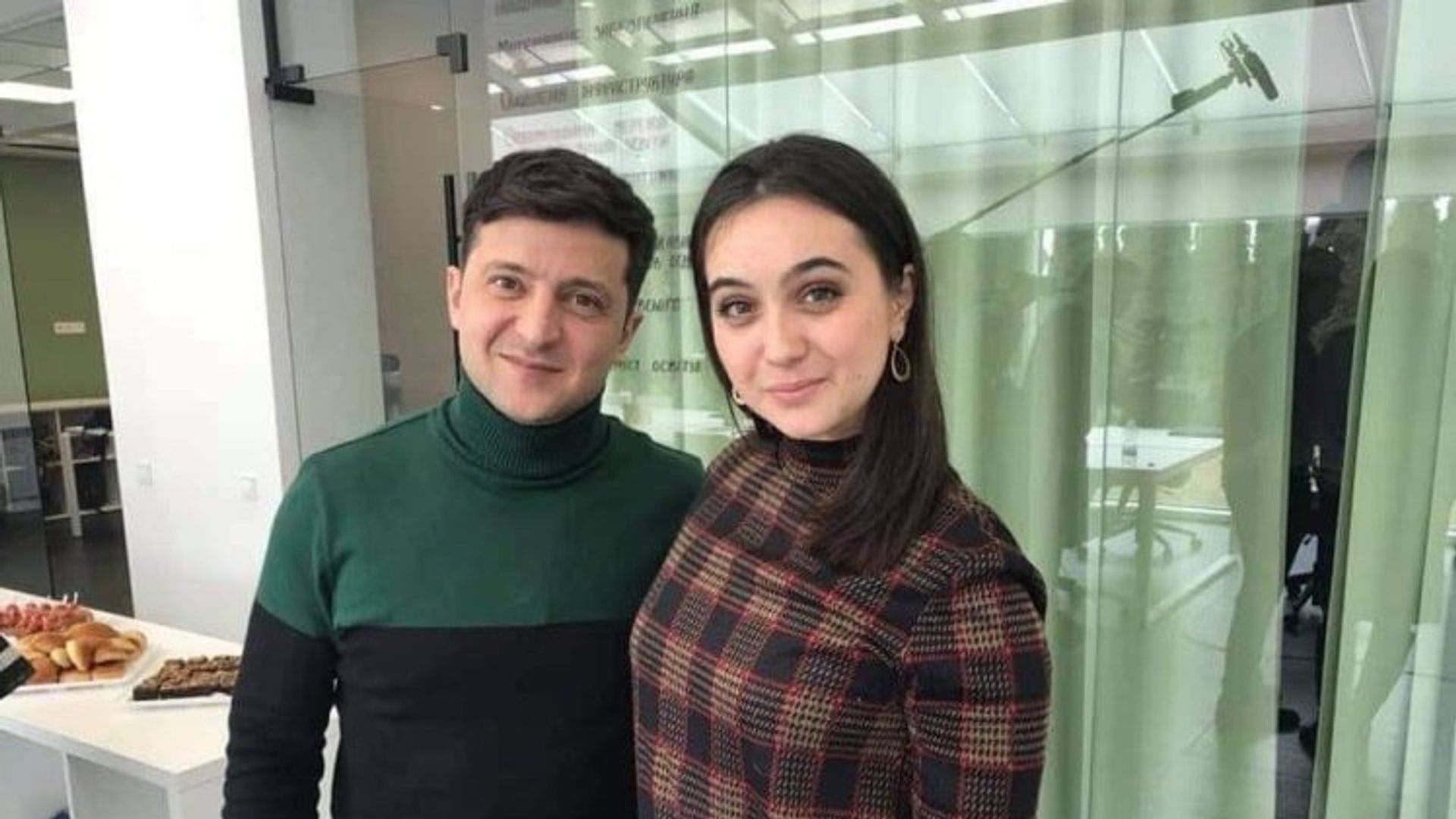 Владимир Зеленский и его пресс-секретарь Юлия Мендель Владимир Зеленский и его пресс-секретарь Юлия Мендель - РИА Новости, 1920, 13.12.2021