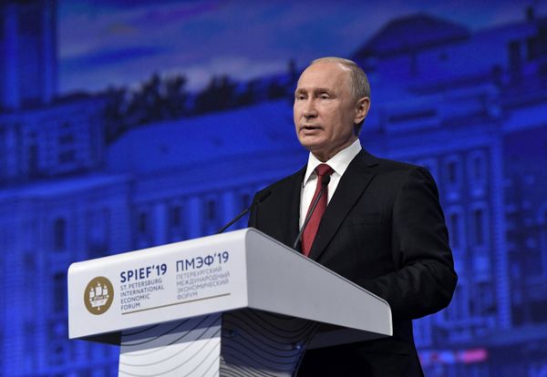 Президент РФ В. Путин на Петербургском международном экономическом форуме. День второй Президент РФ В. Путин на Петербургском международном экономическом форуме. День второй