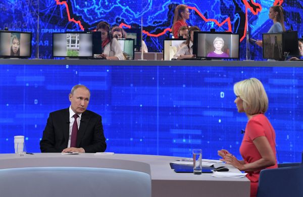 Прямая линия с президентом РФ Владимиром Путиным Прямая линия с президентом РФ Владимиром Путиным
