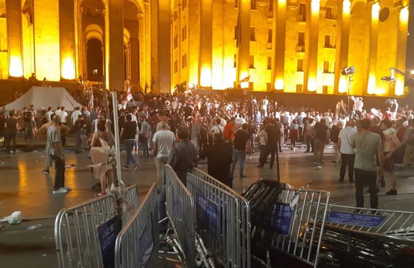 Акция протеста у здания парламента Грузии Акция протеста у здания парламента Грузии