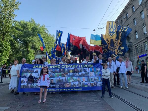 Националисты провели «Марш тысячелетия Украинского государства» во Львове Националисты провели «Марш тысячелетия Украинского государства» во Львове