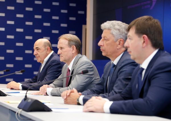 Премьер-министр РФ Д. Медведев встретился с делегацией украинской партии Оппозиционная платформа - за жизнь