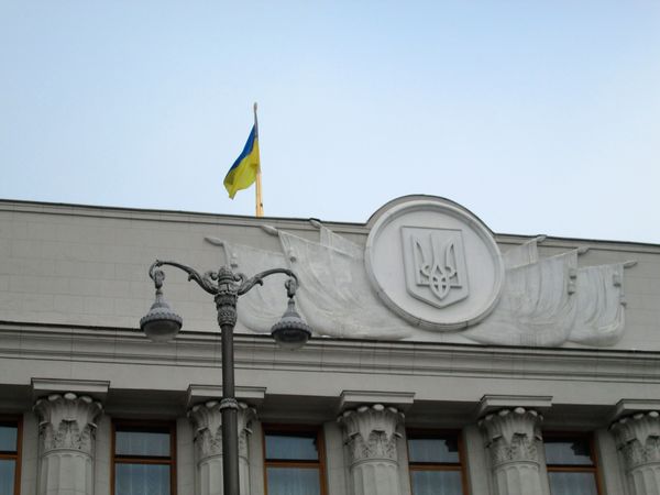 верховная рада украинский флаг герб верховная рада украинский флаг герб