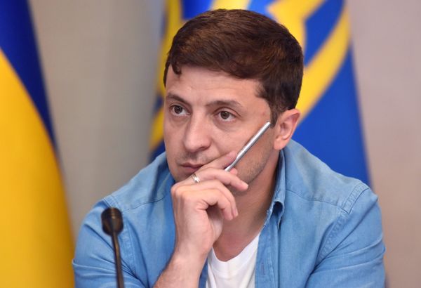 Президент Украины В. Зеленский посетил школу депутатов  партии Слуга народа