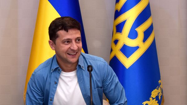 Президент Украины В. Зеленский посетил школу депутатов партии Слуга народа Президент Украины В. Зеленский посетил школу депутатов партии Слуга народа