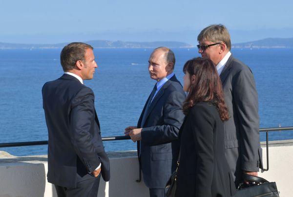 Рабочий визит президента РФ В. Путина во Францию Рабочий визит президента РФ В. Путина во Францию