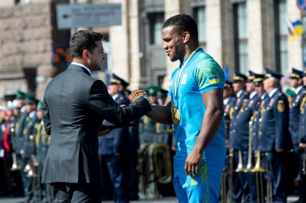 Президент Украины Владимир Зеленский и серебряный призёр Олимпийских игр Жан Беленюк